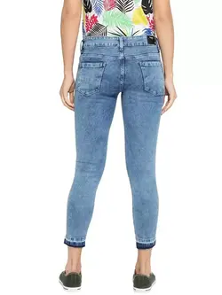 شلوار جین آبی رنگ پِه‌پِه