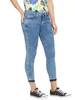 شلوار جین آبی رنگ پِه‌پِه