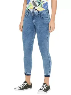 شلوار جین آبی رنگ پِه‌پِه