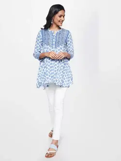 تونیک آبی سفید رنگ طرح دار آی تی اس ای