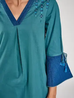 تونیک آبی رنگ گلدوزی شده گلوبال دسی