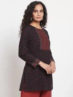 تونیک مشکی رنگ طرح گل ریز فاب ایندیا