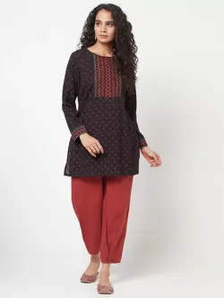 تونیک مشکی رنگ طرح گل ریز فاب ایندیا