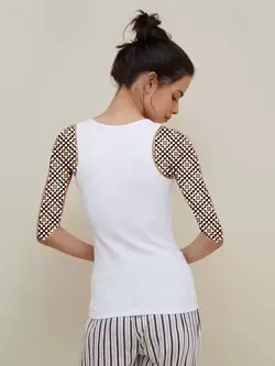 تاپ سفید رنگ یقه مربعی واندرلاو