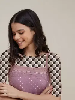 تاپ ارغوانی رنگ خالخالی یقه تور واندرلاو