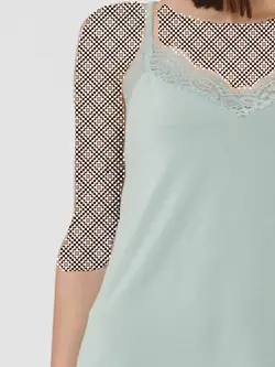 تاپ رنگ سبز روشن با یقه تور ورومودا