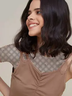 تاپ رنگ قهوه ای روشن یقه هفت سوپراستار