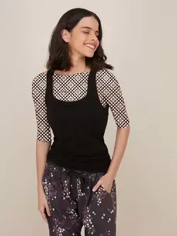 تاپ مشکی رنگ با یقه یو شکل واندرلاو