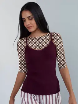 تاپ شرابی رنگ با یقه گرد واندرلاو