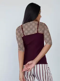 تاپ شرابی رنگ با یقه گرد واندرلاو