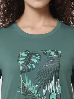 تیشرت سبز رنگ چاپدار آستین کوتاه موده