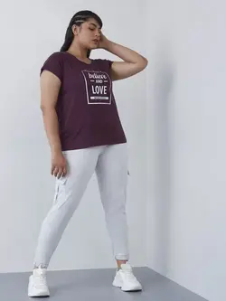 تیشرت بنفش رنگ چاپدار آستین کوتاه ساسی سُودا