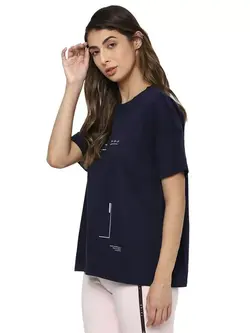 تیشرت نوشته دار  سورمه ای آستین کوتاه سُولی