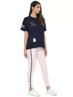 تیشرت نوشته دار  سورمه ای آستین کوتاه سُولی