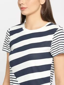 تیشرت چاپی راه راه سفید یقه گرد پِه پِه