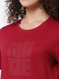 تیشرت قرمز رنگ نگین دار موده