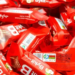 مینی ویفر پذیرایی بایکیت فندقی محصول شرکت شونیز 500 گرمی