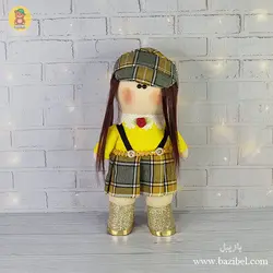 عروسک روسی دختر با لباس چهارخونه زرد