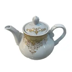 قوری چینی مدل شلغمی حجم 0/6