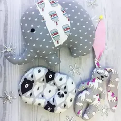 کوسن و گارد طرح دار مناسب تخت نوزاد