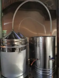 گلاب گیری و عرقگیری کندانسوری