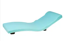 تخت کنار استخر سارو - هزاره سبز