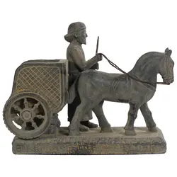 مجسمه تندیس و پیکره شهریار مدل هدیه آور افسر کالسکه ران حجمی کد MO2390