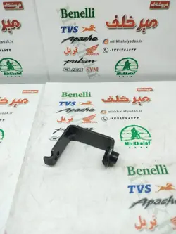 براکت بغل انجین برای قاب کاور موتور tvs راکس اصلی (سمت راست)