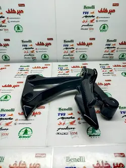 براکت جا پایه عقب سمت راست همراه جا پایه (پدال ترمز) موتور sym گالکسی na اصلی