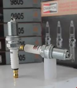 شمع سوزنی ایریدیوم حرفه ای چمپیون 9805 پایه کوتاه (شامپیون)