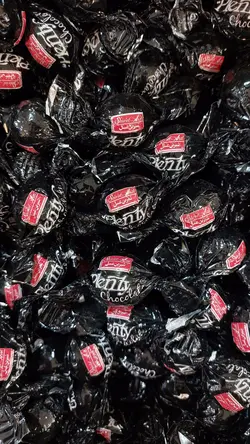 شکلات تلخ پلنتی رنگ مشکی