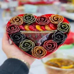 رز باکس قلبی سایز بزرگ سمبوسه دار